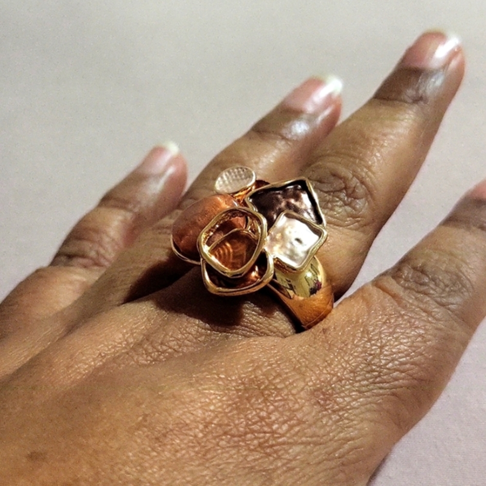 Ring - Picture 1 of 3